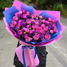 Пионовидные розы и статица