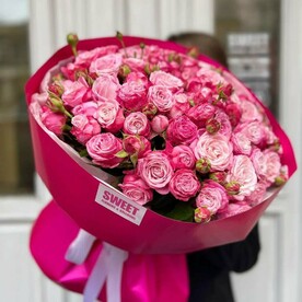 Кустовые пионовидные розы букет