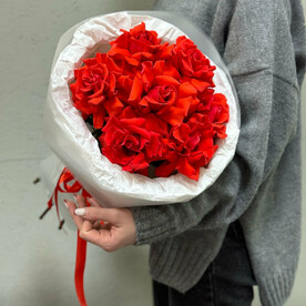 Букет из Французских алых роз S