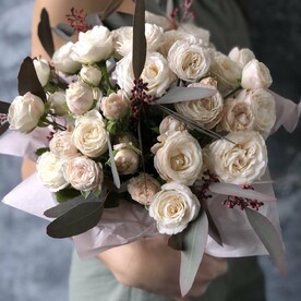 Пионовидные розы в коробке