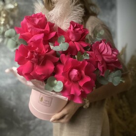 Коробка с кружевными розами