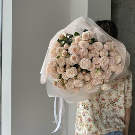 Большой букет пионовидных роз