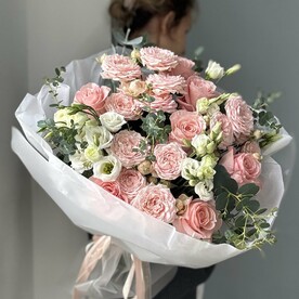 Пионовидные розы и эустома