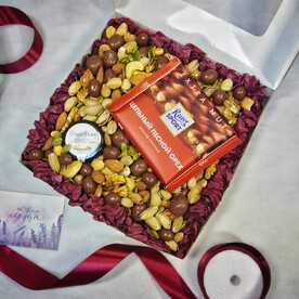 Бокс ореховый с шоколадом и медом