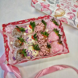 Клубника в шоколаде 12шт в подарочном боксе