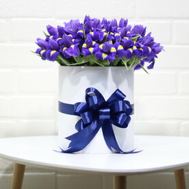 51 ирис в коробке