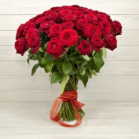 Букет из 29 красных роз в ленте