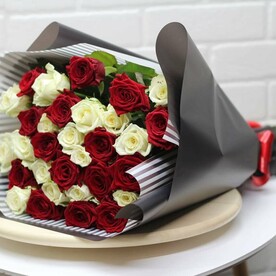 Букет из 31 микс роз