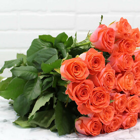 Букет из 29 ярких и сочных оранжевых роз