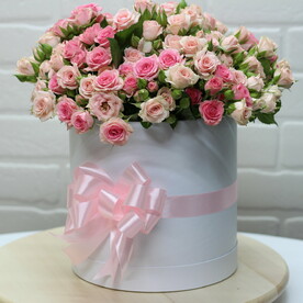 31 кустовая роза в коробке