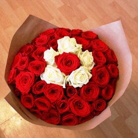 29 роз в крафте