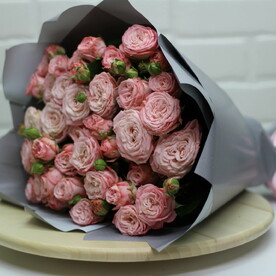 Букет из кустовых роз