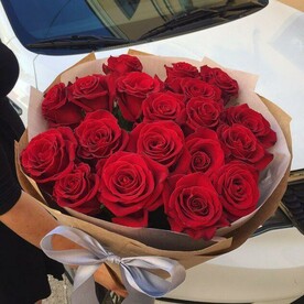 Букет из 19 эквадорских роз