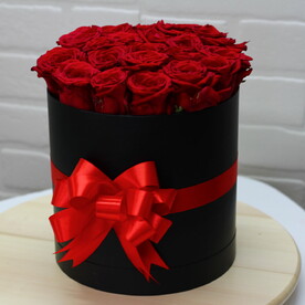 21 красных роз в коробке "Вечно прекрасный"