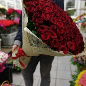 Красота любви из 151 красных роз 70 см