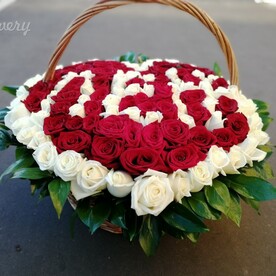 101 роза в корзина Сердца с надписью