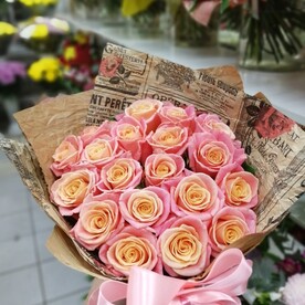Букет из 19 персиковых роз