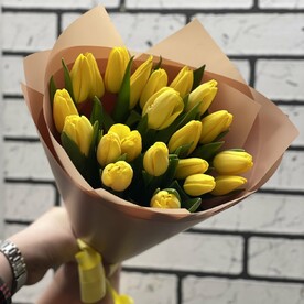 Букет из желтых тюльпаны