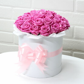 25 розовых роз в коробке в любое время года