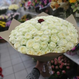 Букет из 101 розы в любое время года