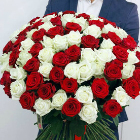 Букет из 101 микс роз