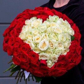 101 роза в виде сердце