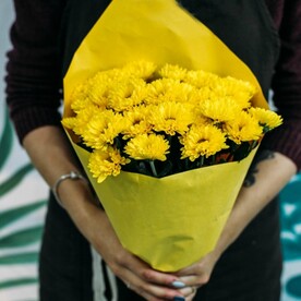 Букет из 9 желтых хризантем