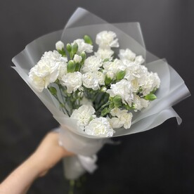 Букет из 19 кустовых гвоздик