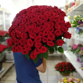 Букет из 101 розы в ленте