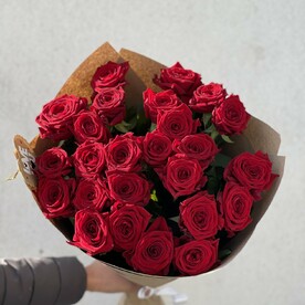 Букет из 25 красных роз