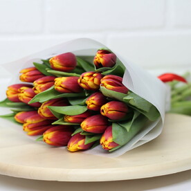 Букет из 19 тюльпанов