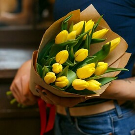 Букет из 15 желтых тюльпанов