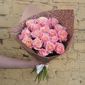 Букет из 19 персиковой розы