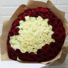 101 роза в форме сердца