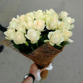Букет из 21 белой розы