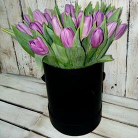 Букет из 49 тюльпанов в шляпной коробке