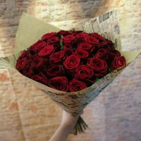 Букет из 35 роз в крафте