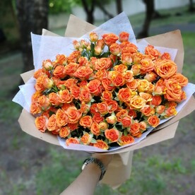 Букеты из 29 кустовых роз