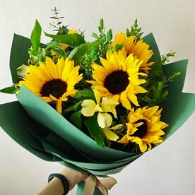 Букет с подсолнухами