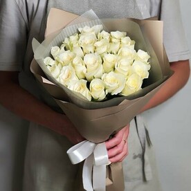 Букет из белых роз 25 шт. 40 см