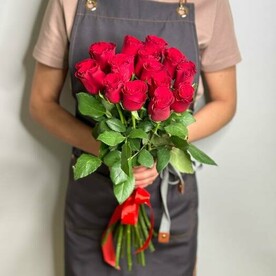Красные розы 15 шт 50 см