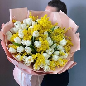 Тюльпаны с мимозой