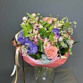 Букет с орхидеями