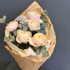 Букет с ранункулюсами