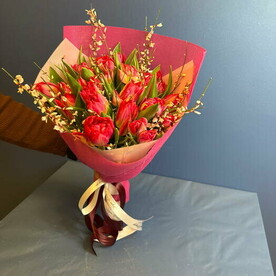 Букет из 23 пионовидных тюльпанов