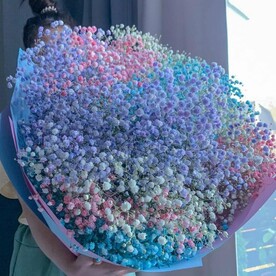 Букет гипсофилы в дизайнерской упаковке