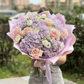 Шикарный букет с сиреневыми гортензиями
