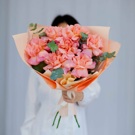 Персиковые французские розы