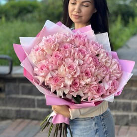 21 французских розовых роз в лаконичной упаковке