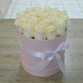 Шляпная коробка с розами